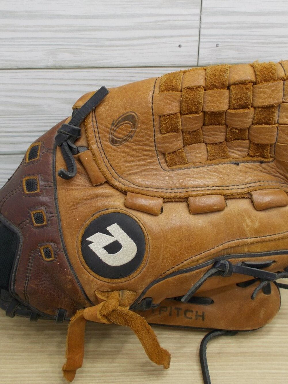 DeMarini Onyx Fastpitch 12.5" A0750 OX125 Ecco Leather Softball Glove RHT